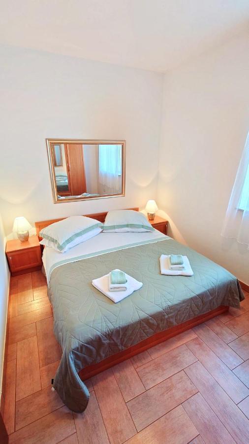 Apartments Lola Rovinj Exterior foto